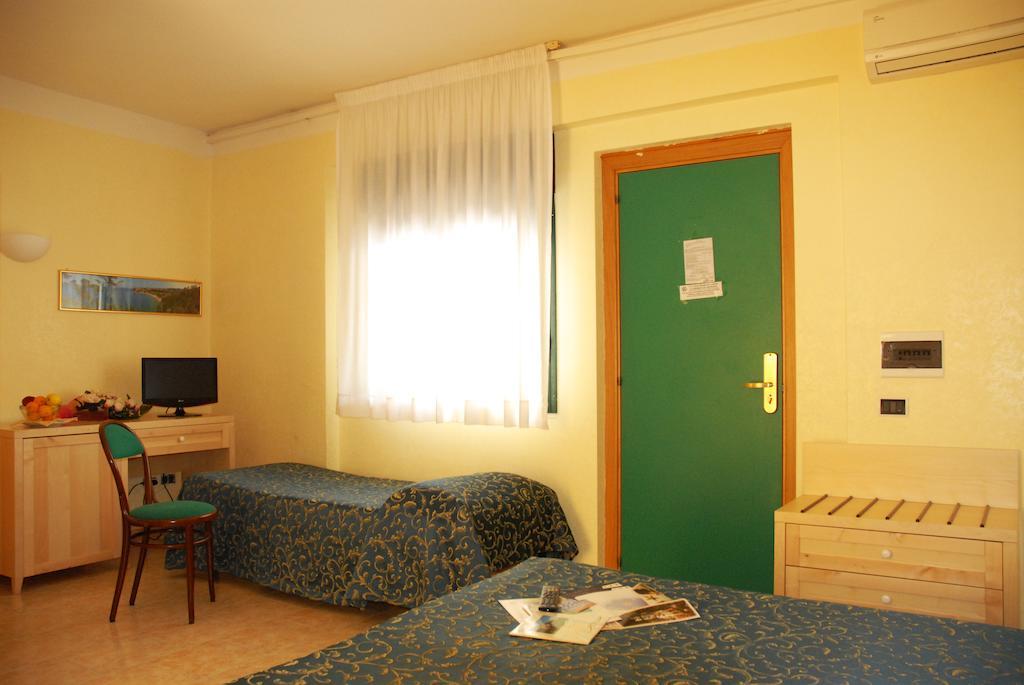 Park Hotel Villa Americana Rodi Garganico Ngoại thất bức ảnh